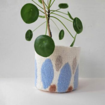 Cache pot à feuilles bleues