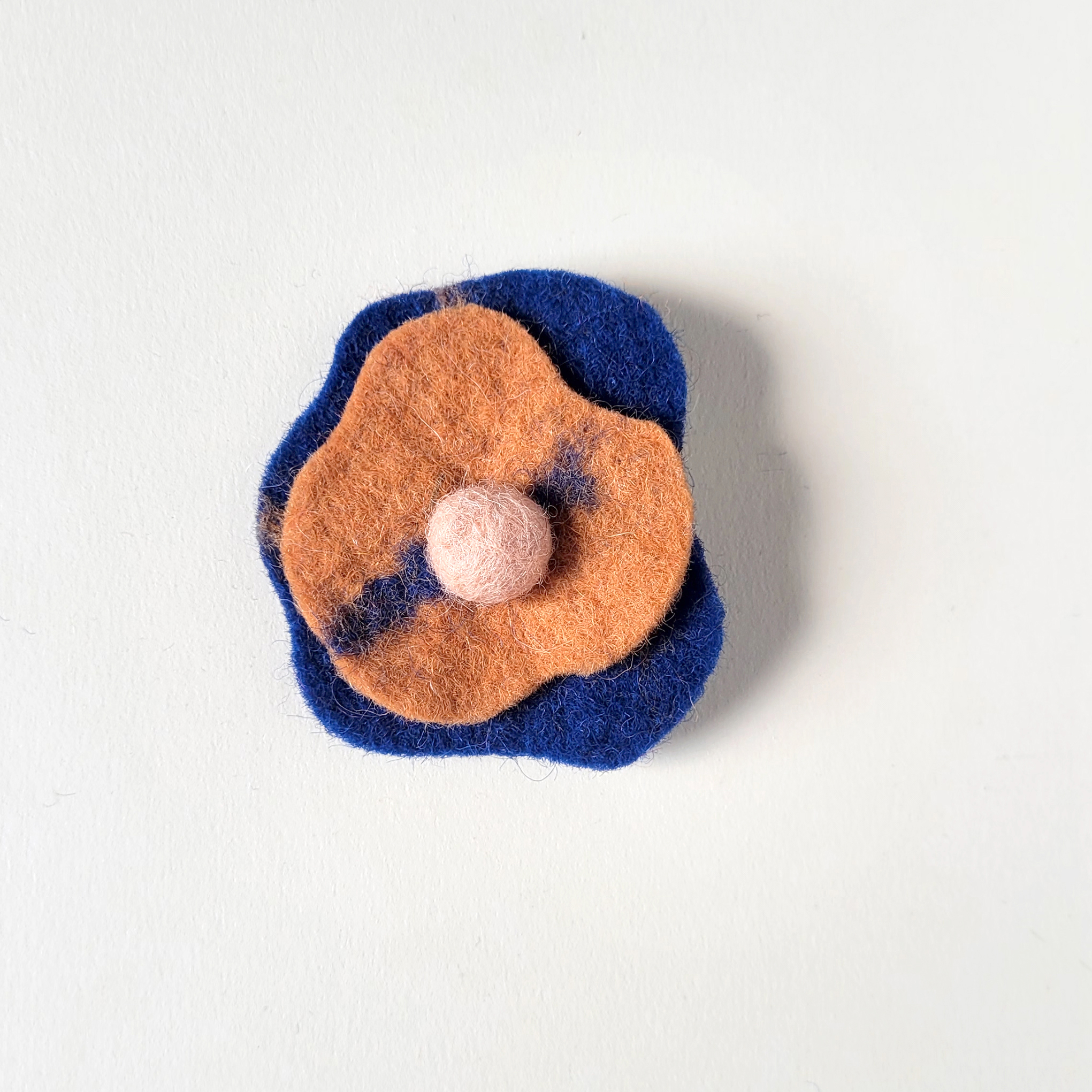 Poppie - broche marine-terra cota