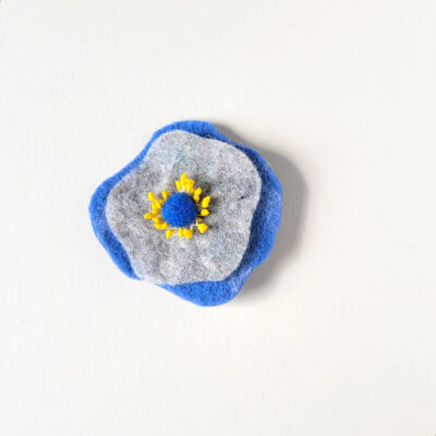 Poppie - broche bleu-gris