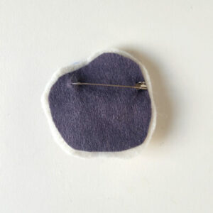 Poppie - broche blanc-bleu