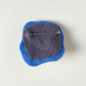 Poppie - broche bleu gris