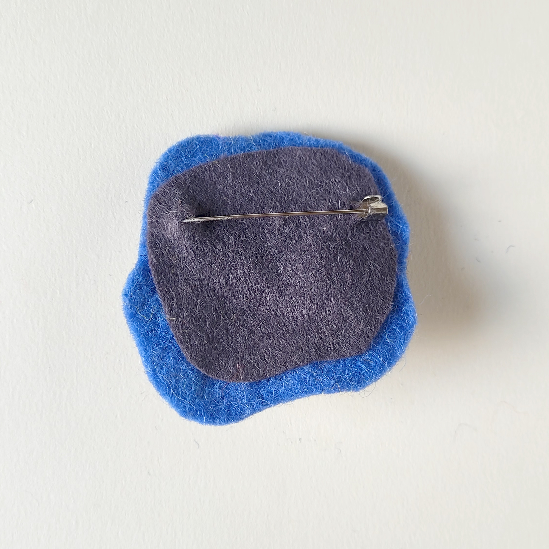 Poppie - broche bleu gris
